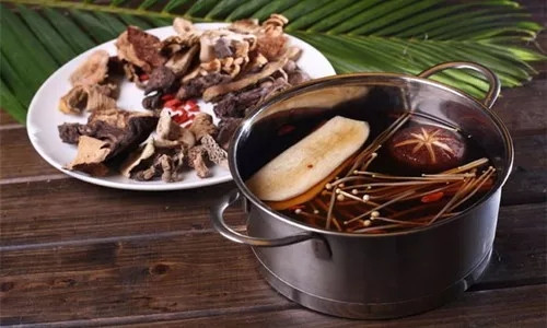 两款特色秘制锅底，一年